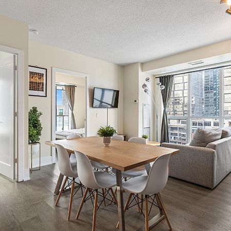 3 Bedroom Beside Cn Tower With Parking Downtown טורונטו מראה חיצוני תמונה