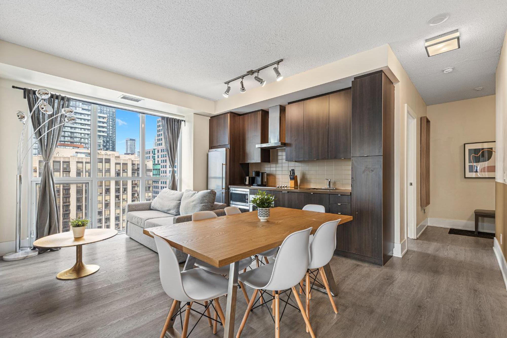 3 Bedroom Beside Cn Tower With Parking Downtown טורונטו מראה חיצוני תמונה
