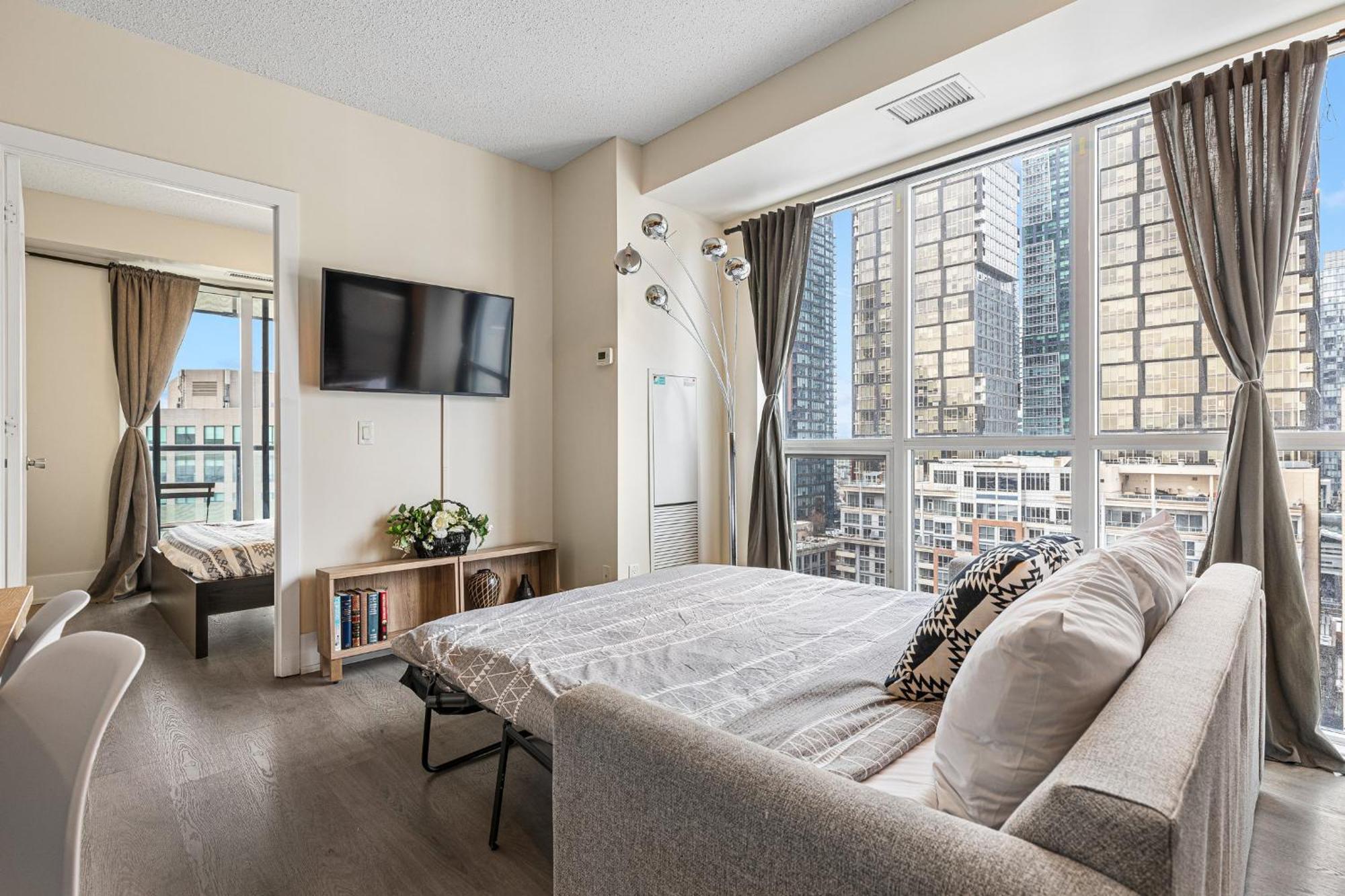 3 Bedroom Beside Cn Tower With Parking Downtown טורונטו מראה חיצוני תמונה