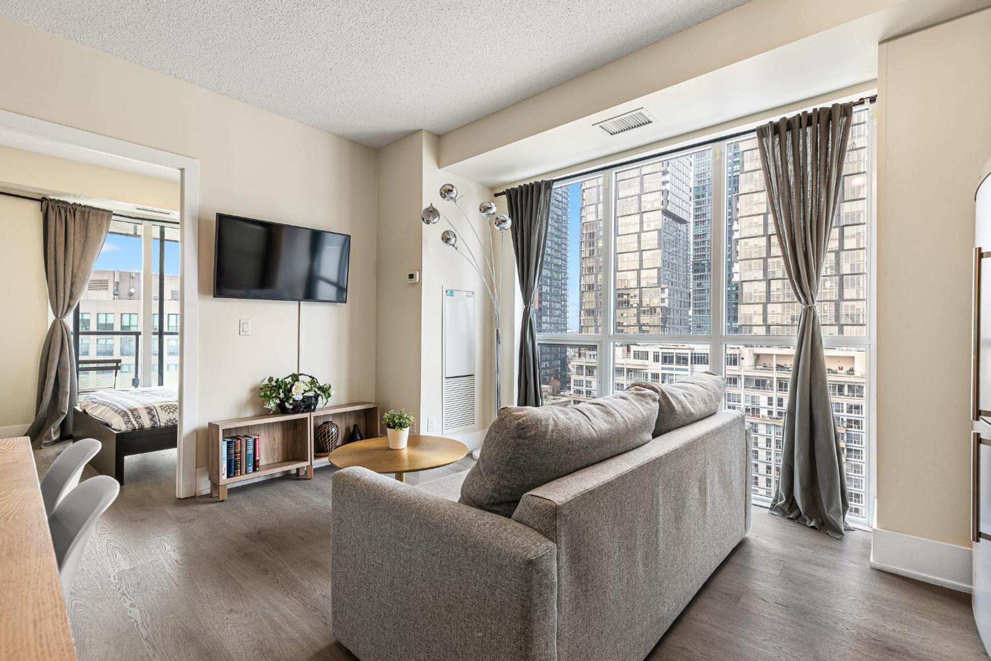 3 Bedroom Beside Cn Tower With Parking Downtown טורונטו מראה חיצוני תמונה