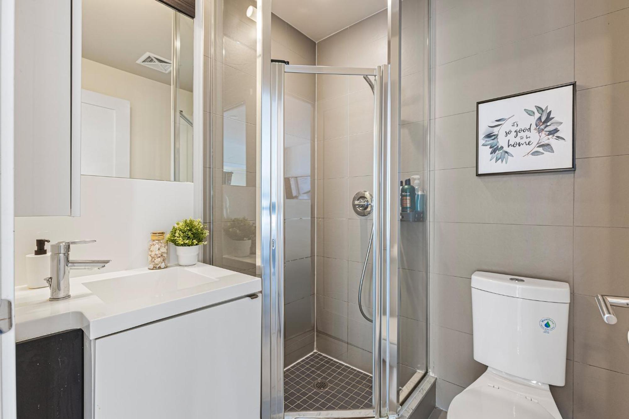 3 Bedroom Beside Cn Tower With Parking Downtown טורונטו מראה חיצוני תמונה