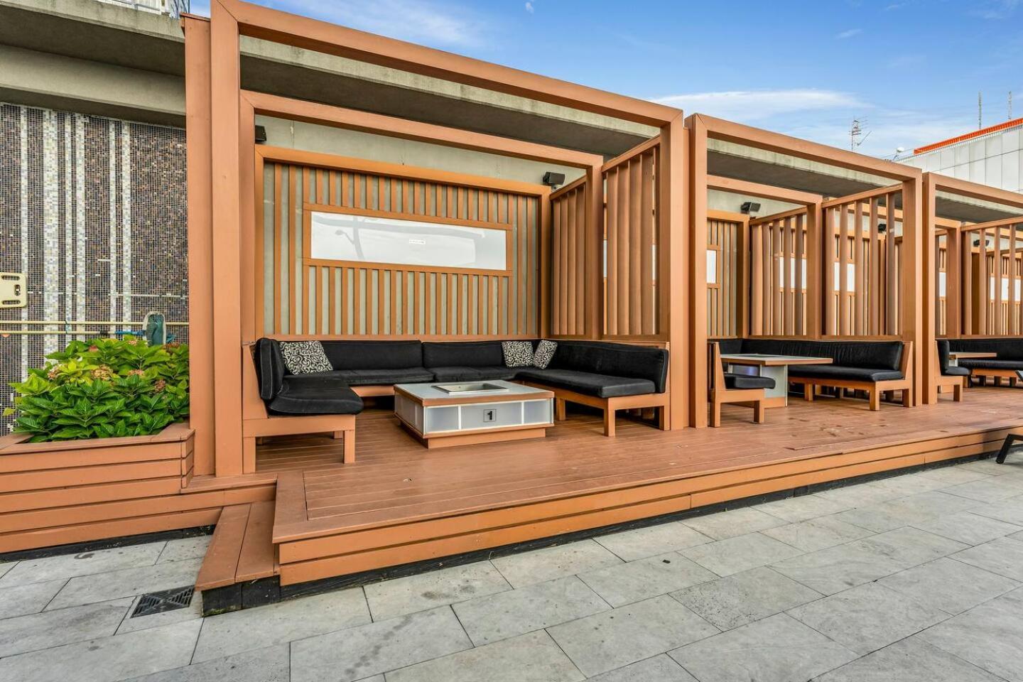 3 Bedroom Beside Cn Tower With Parking Downtown טורונטו מראה חיצוני תמונה