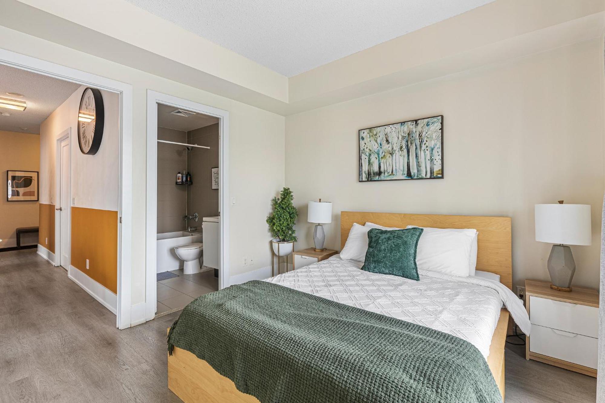3 Bedroom Beside Cn Tower With Parking Downtown טורונטו מראה חיצוני תמונה