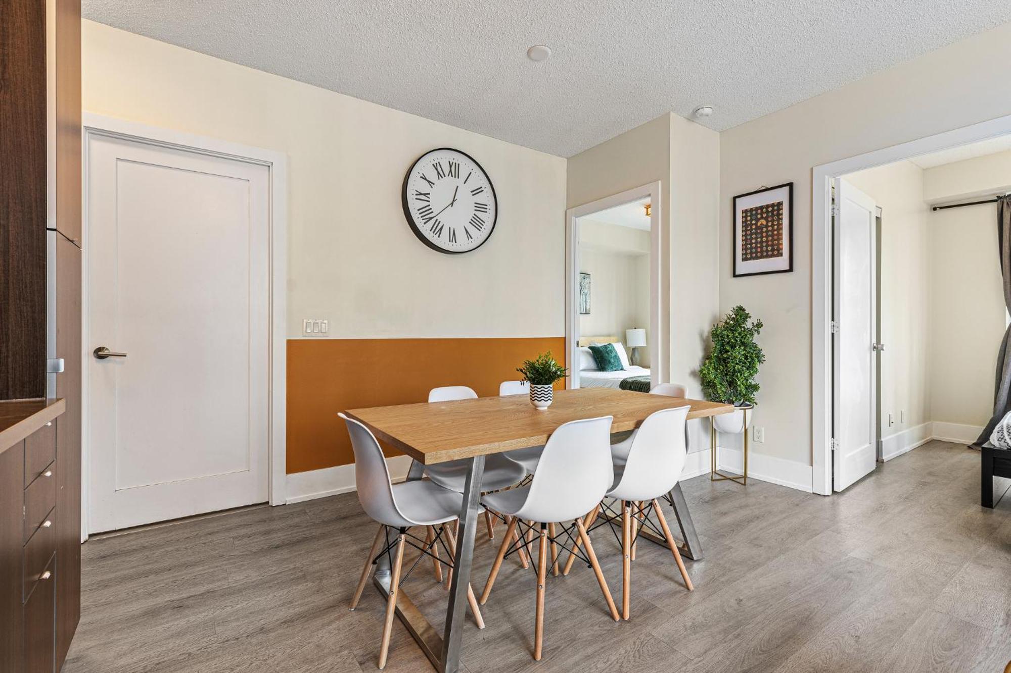 3 Bedroom Beside Cn Tower With Parking Downtown טורונטו מראה חיצוני תמונה
